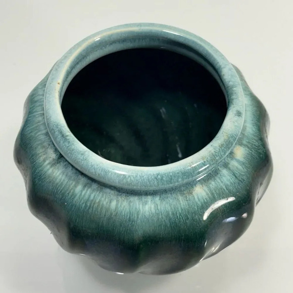 Vintage MCM USA Ceramic Green White Glaze Swirl Urn Vase - Picture 3 of 9